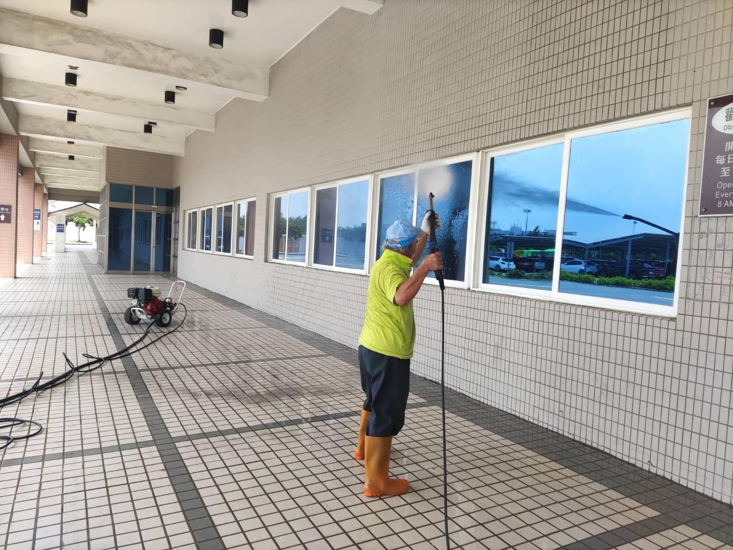 台中高空玻璃窗戶清潔服務